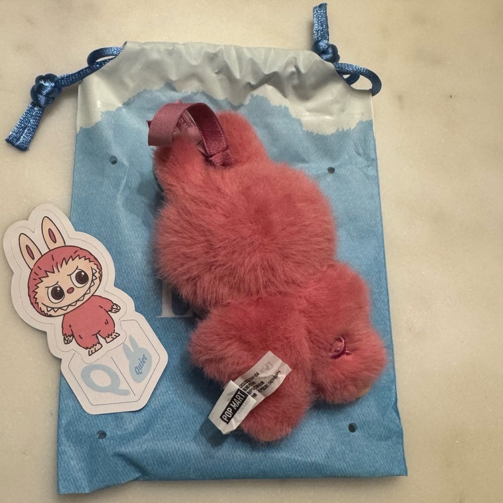 Authentic THE MONSTERS Labubu Pin for Love Letter “Q” - Vinyl Plush Pendant - Picture 6 of 8